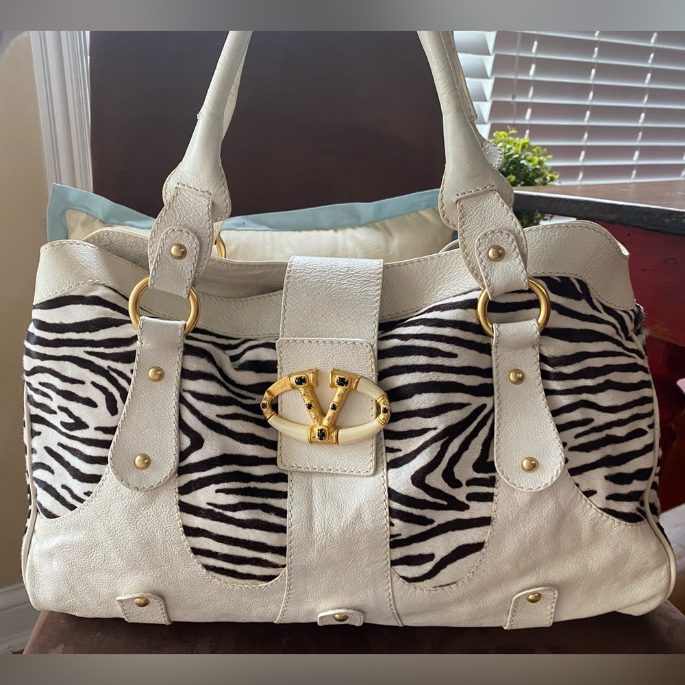 Authentic Valentino Garavani Zebra leather Bag ❤️